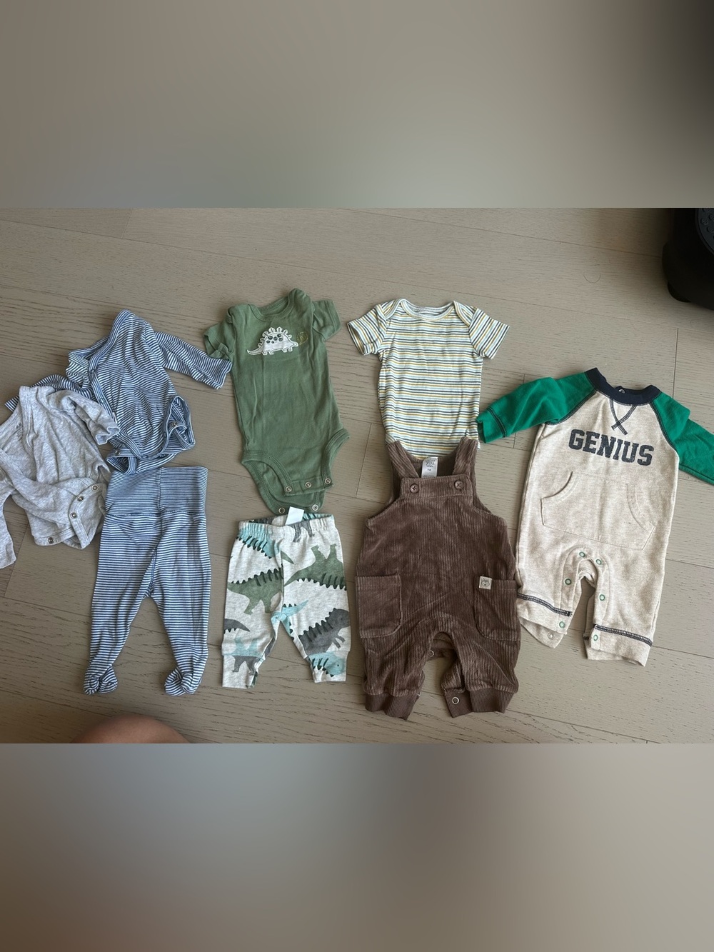 Pack of 4 complete outfits - newborn